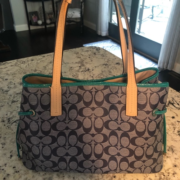 Authentic Coach handbag - Picture 2 of 4